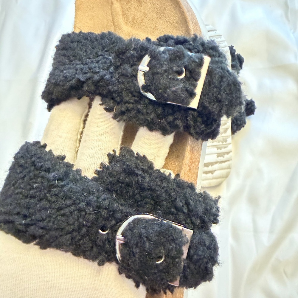 Black Teddy Faux Shearling Slide Sandals (8 US) - Picture 5 of 5